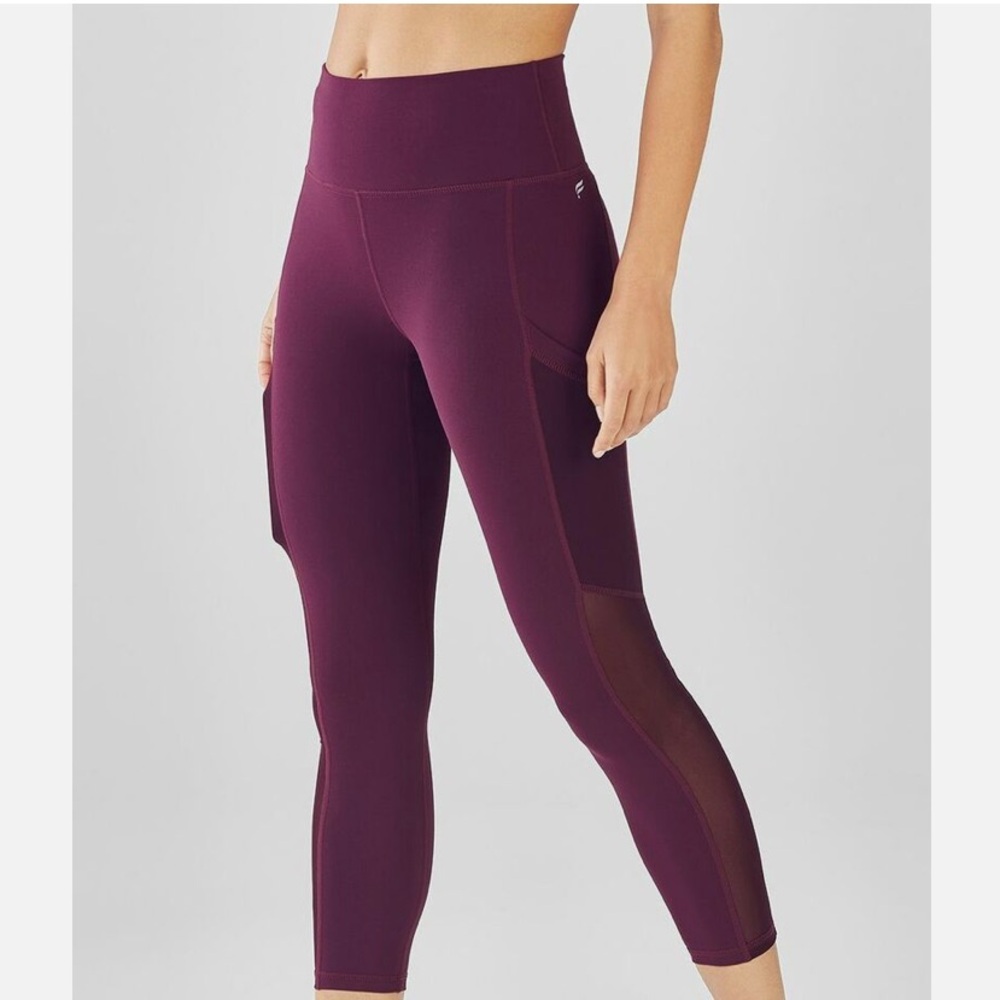 Fabletics Mila Pocket Capri Burgundy Leggings